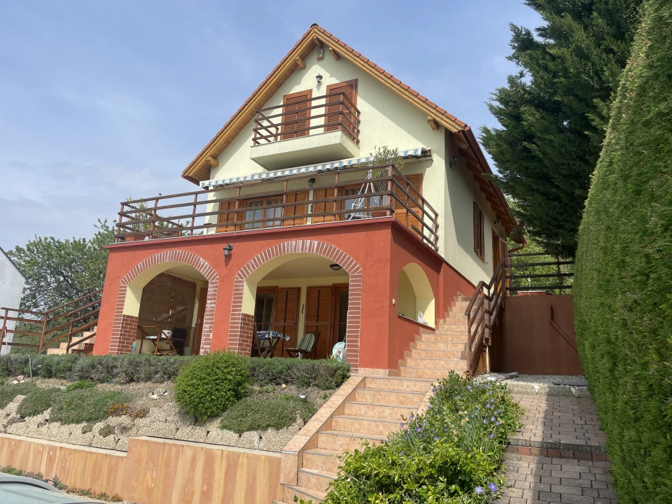 Eladó családi ház, Alsóörs