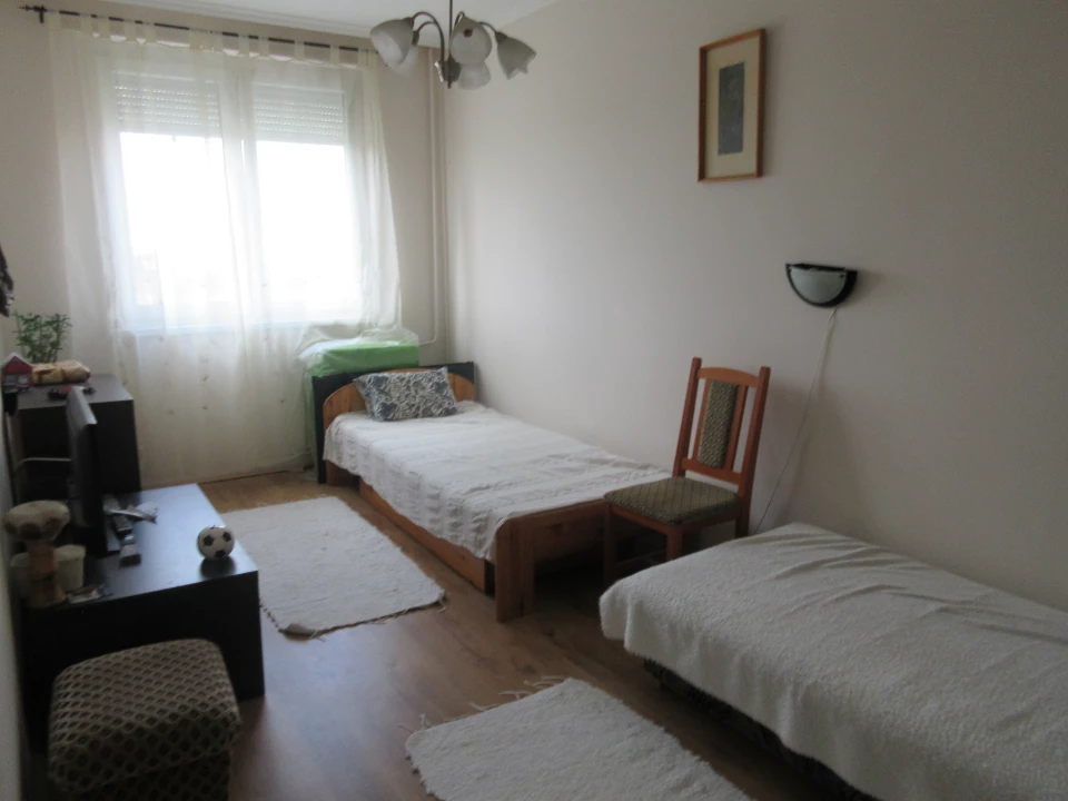 Eladó panellakás, Debrecen