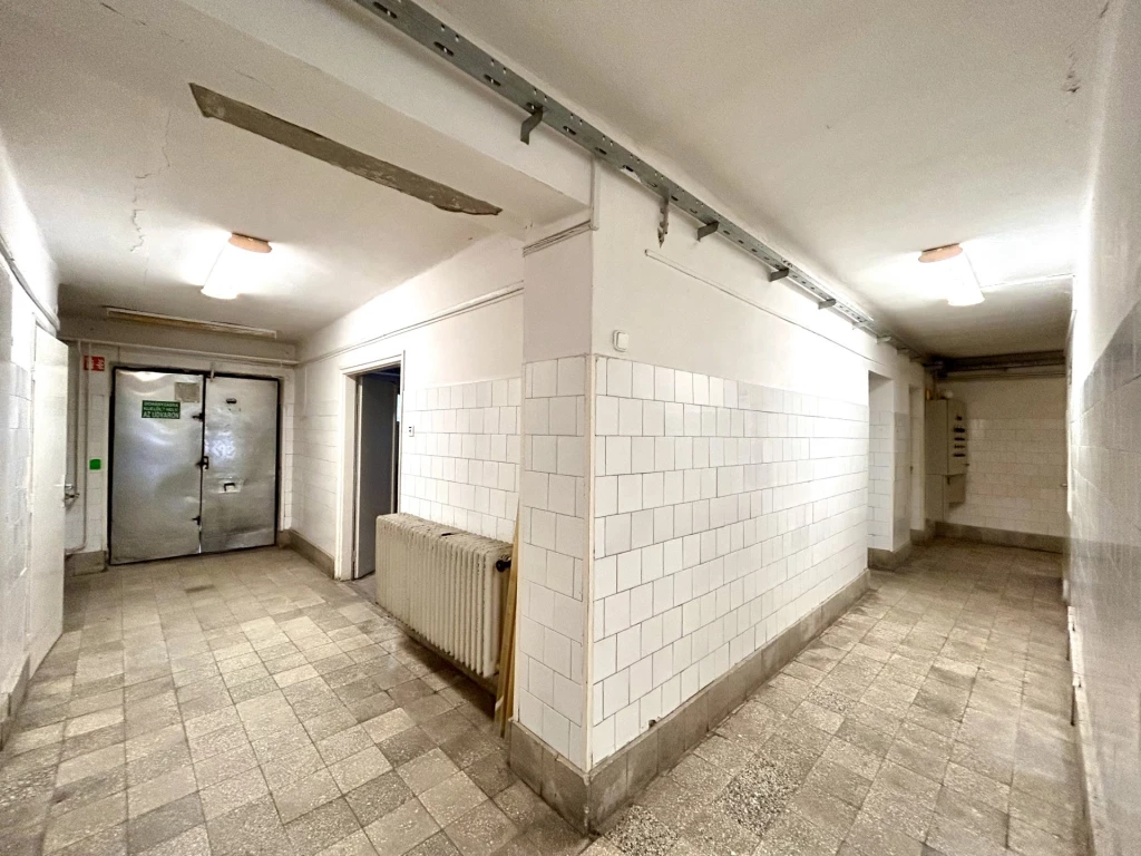 For sale store, Komárom