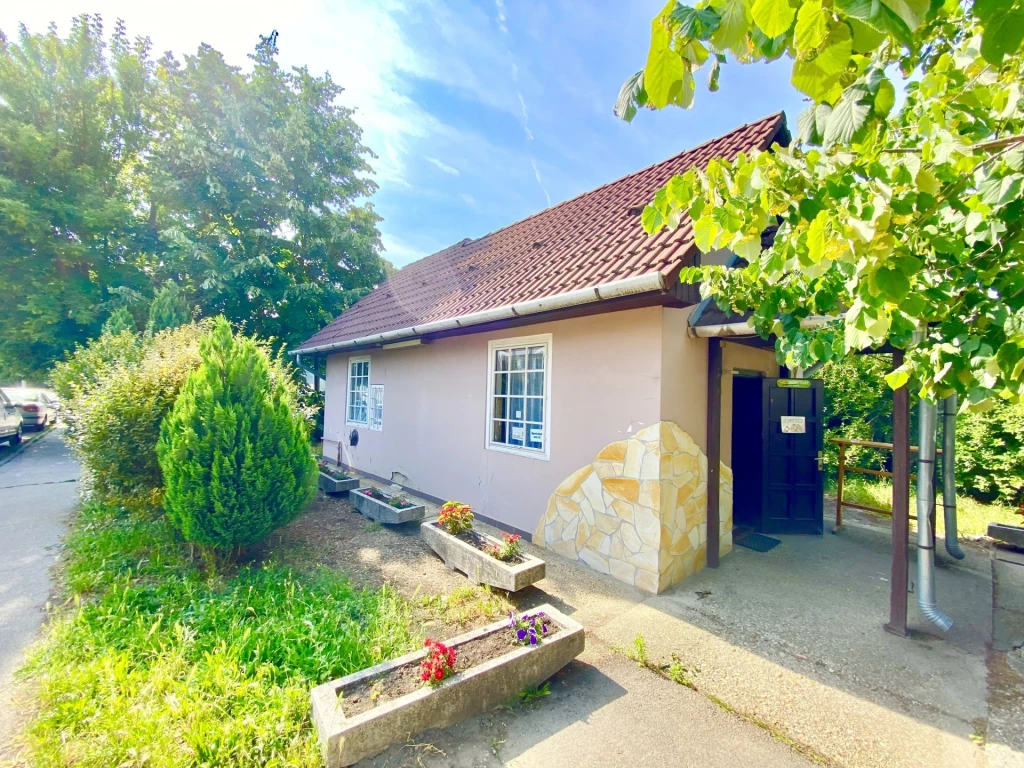 For sale store, Komárom