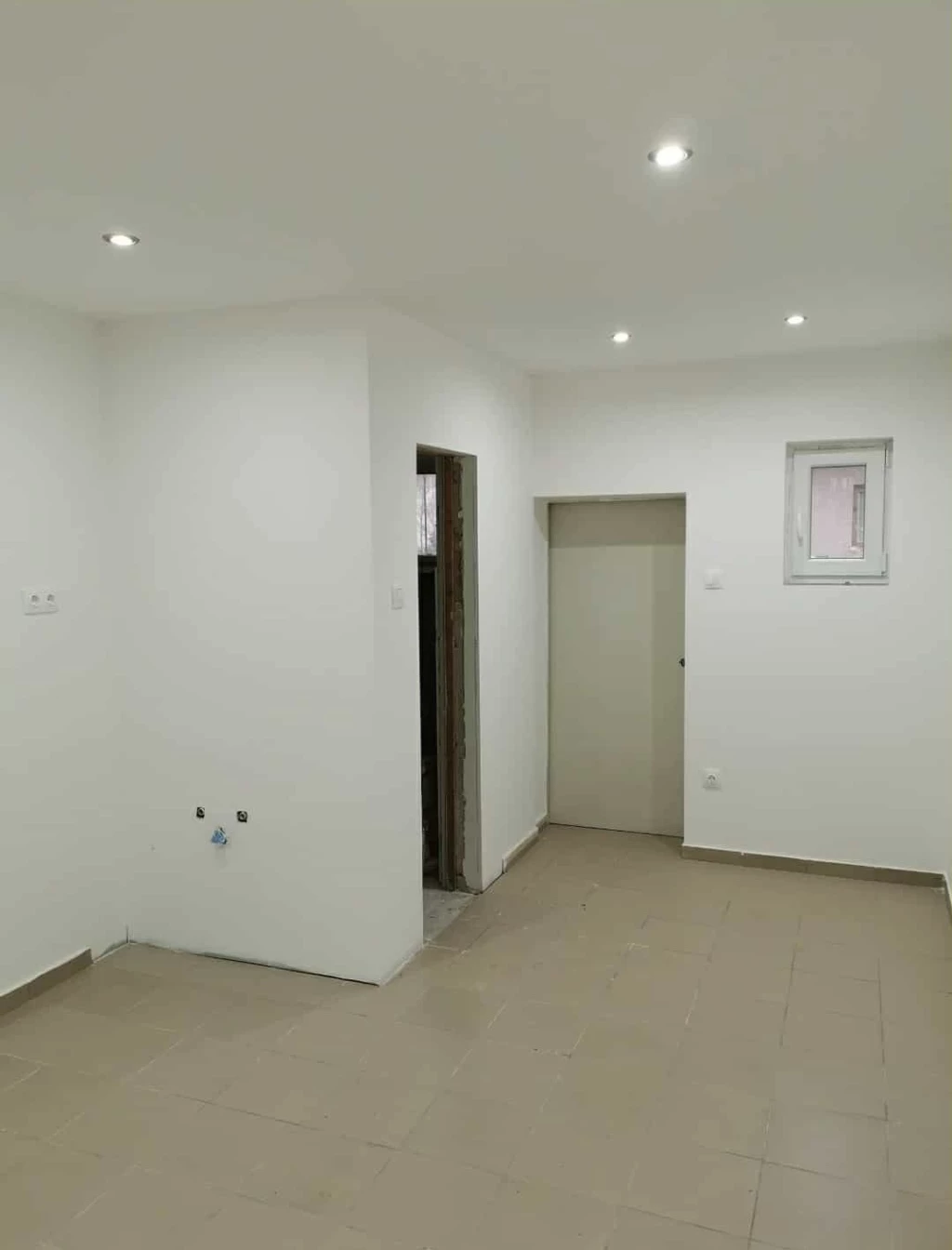 For sale store, Komárom