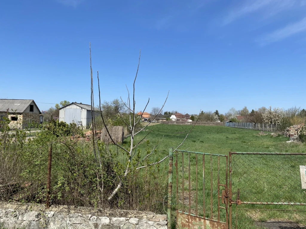 Eladó Telek, Komárom Akácfa utca. 24.900.000 Ft