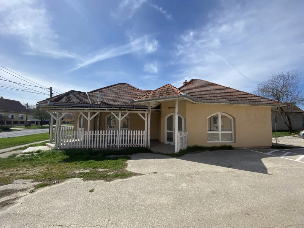 Kiadó Üzlethelyiség, Bana 300.000 Ft