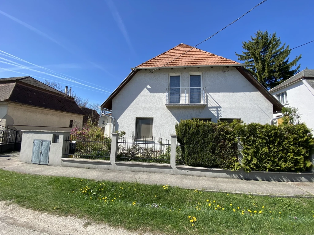 Kiadó Ház, Komárom 1.300 Ft