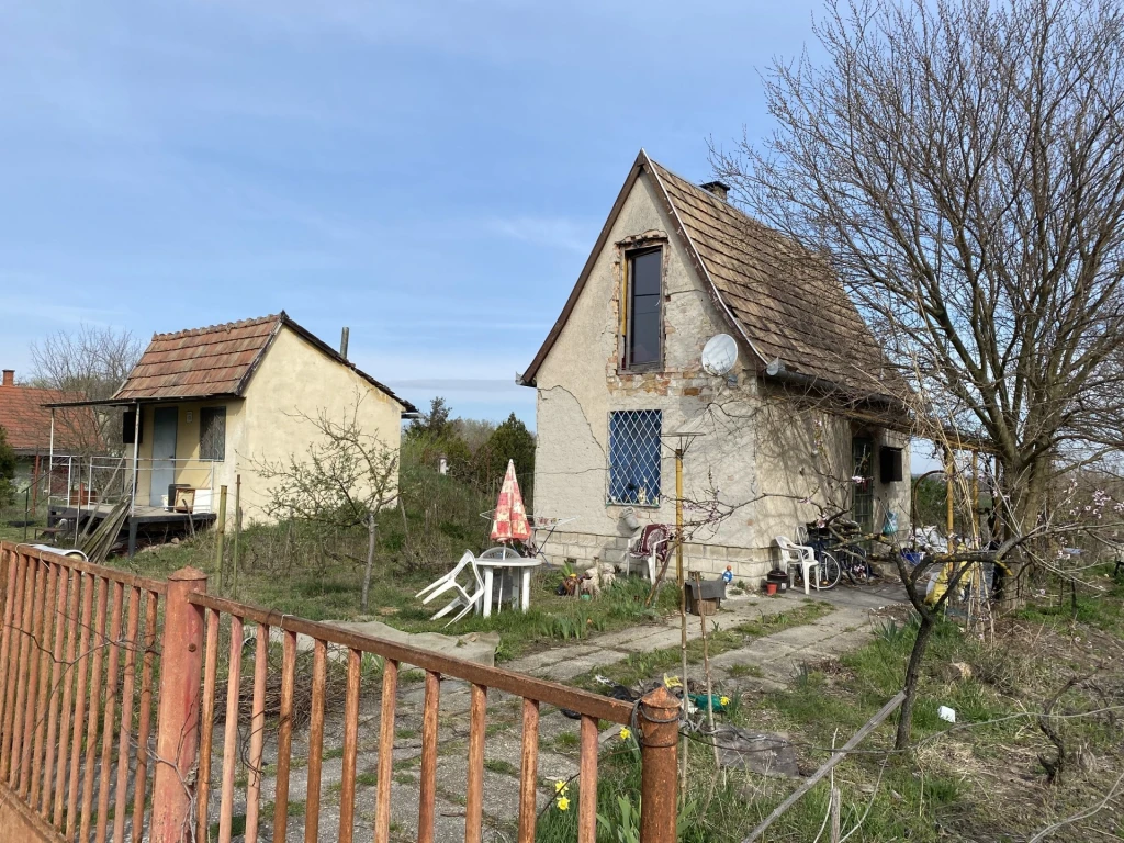 Eladó Mezőgazdasági, Komárom 12.900.000 Ft