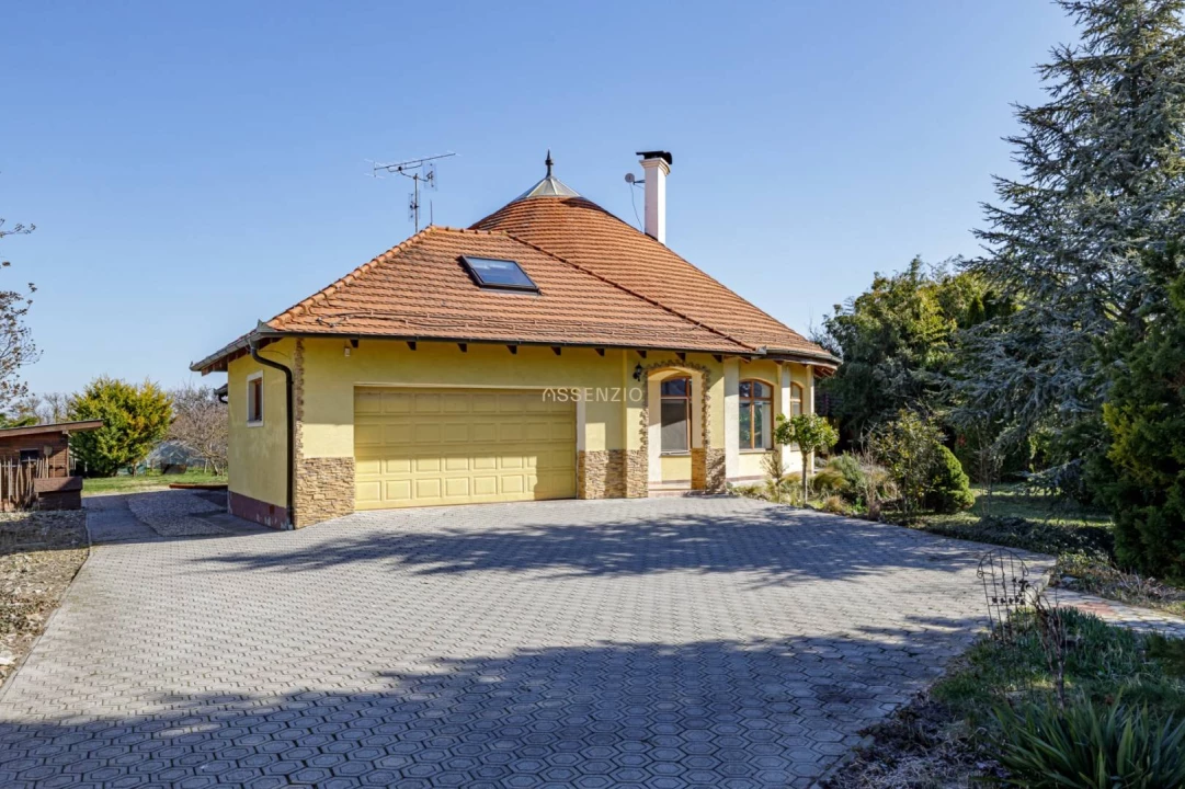 Eladó villa, kastély, Dunaszerdahely