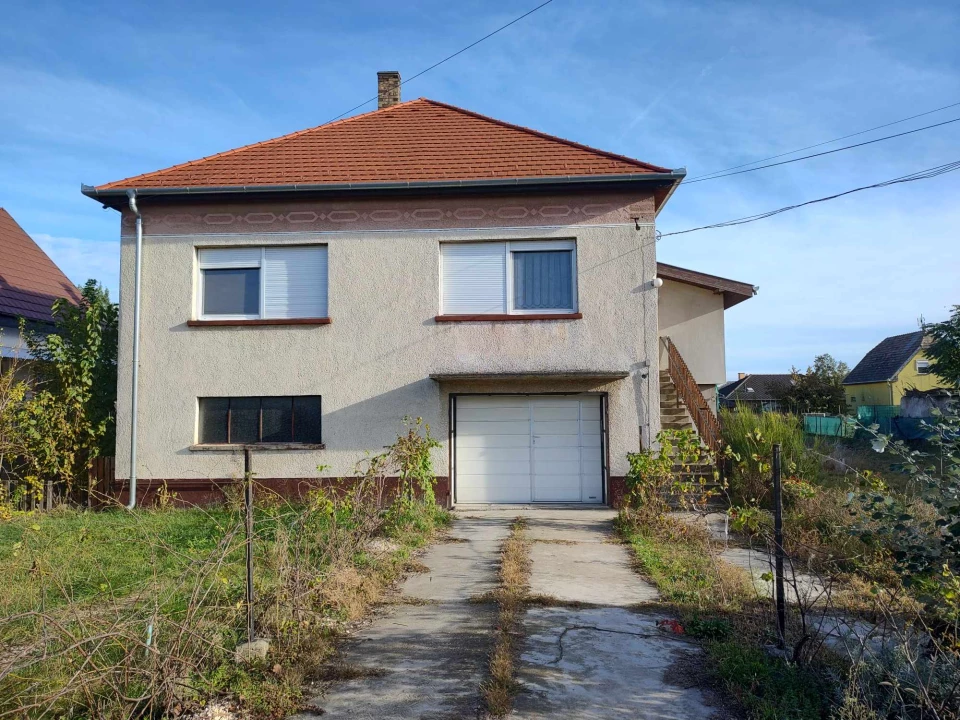 Eladó családi ház, Tököl