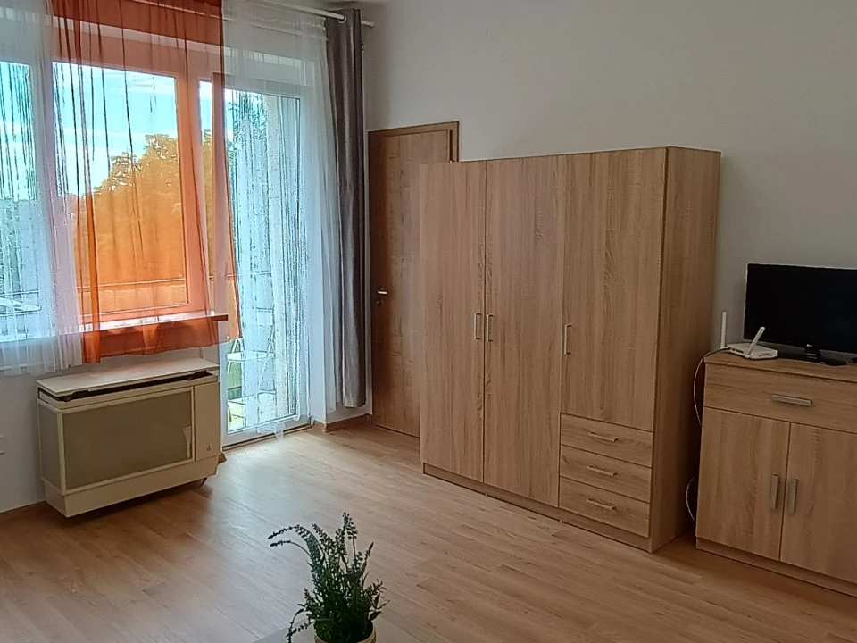 Kiadó téglalakás, Veszprém