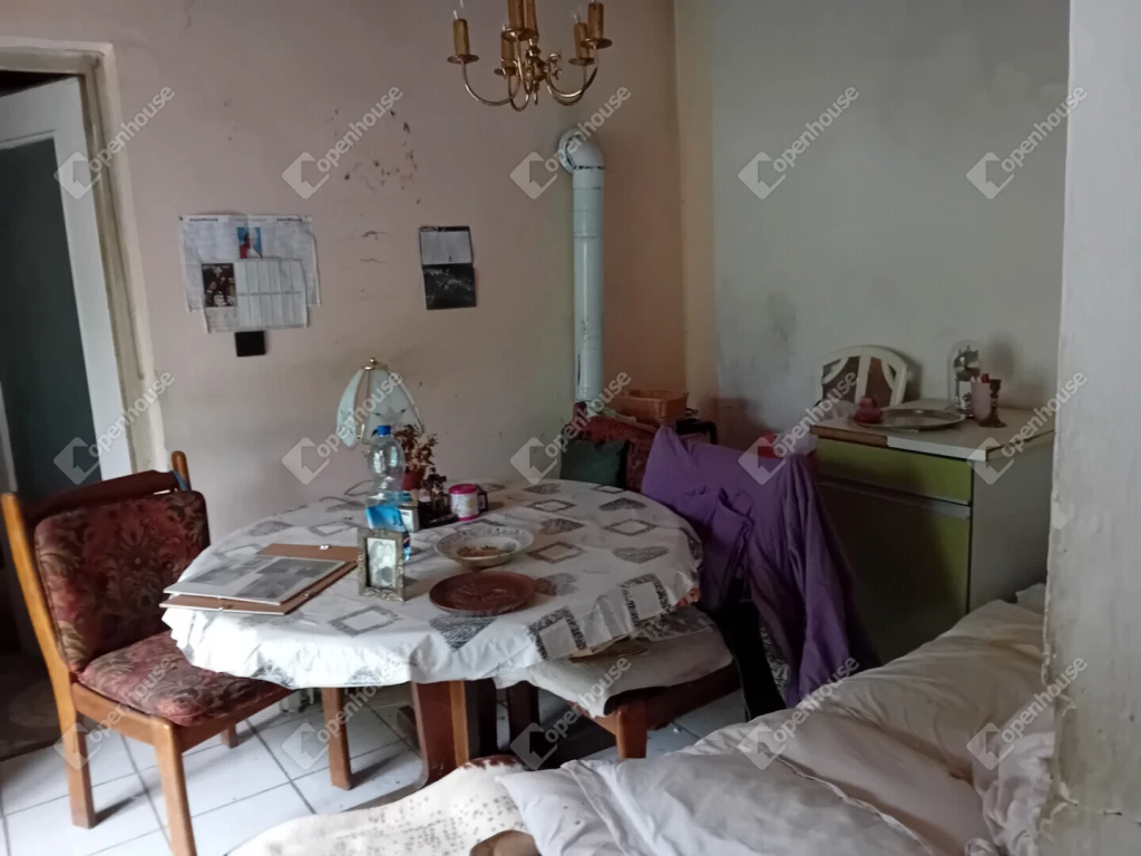 Eladó ház Neszmély központjában – egy igazi felújításra váró gyöngyszem a Duna közelében!