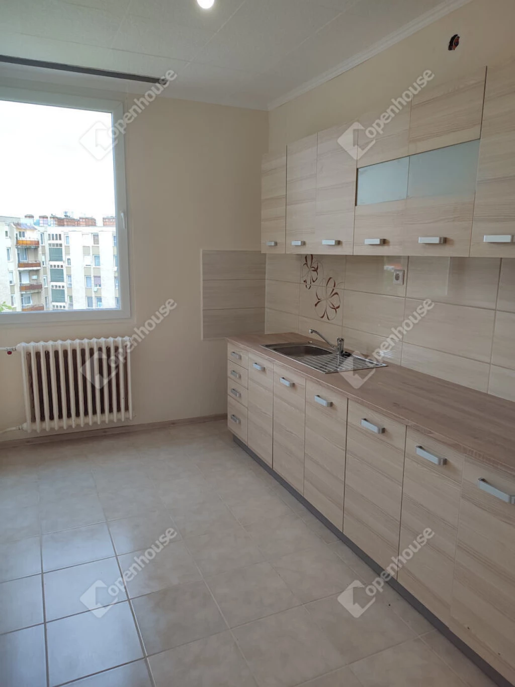 c3-1-name c2-23-name, Tatabánya, Kertváros