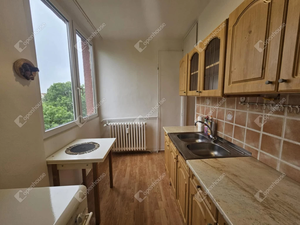 Dózsakertben 55 nm, közepes állapotú ingatlan – ideális választás befektetésnek vagy otthonnak.”