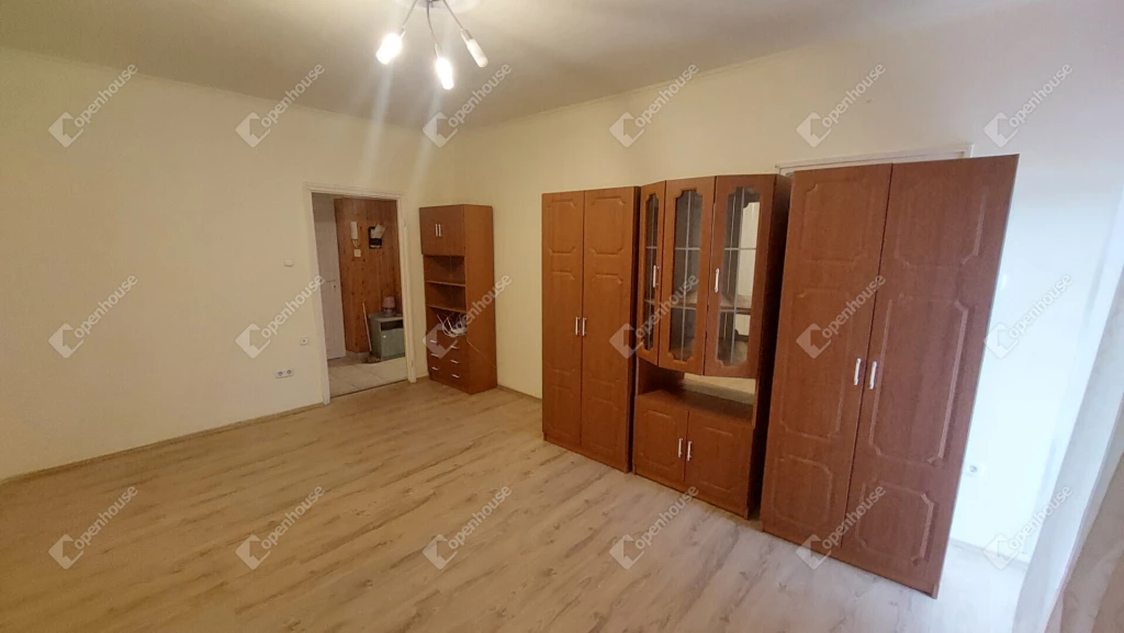 Eladó 2 szobás, erkélyes lakás Oroszlány közkedvelt részén – Haraszthegyi út