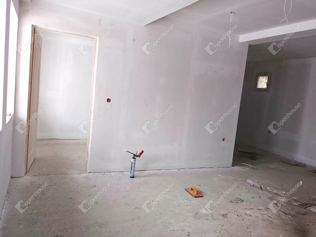 „Otthon Neszmély szívében – ahol a nyugalom és a kényelem találkozik.”