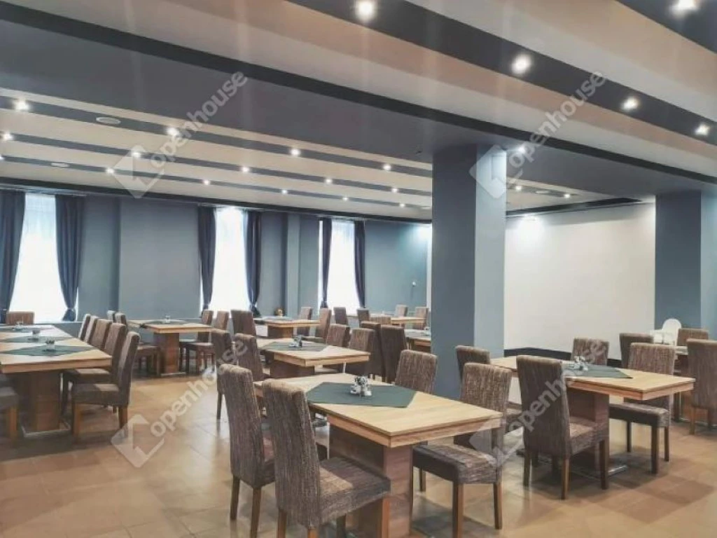 Eladó éttelerem dunai panorámás kilátással Lábatlanon.....