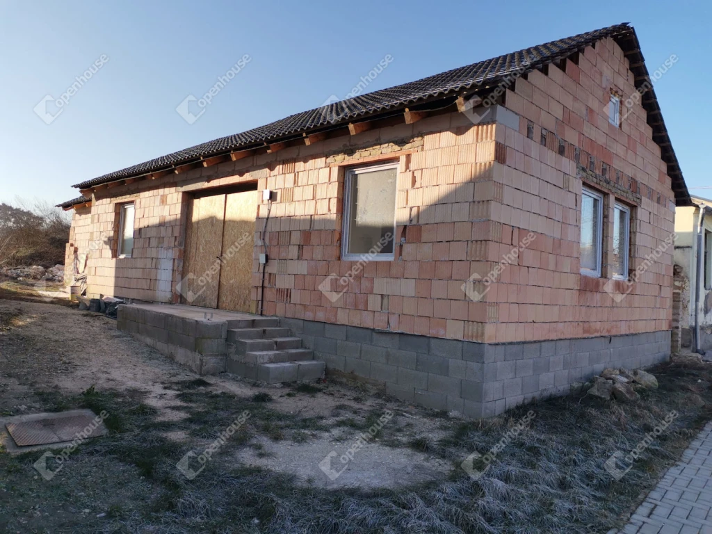 c3-1-name c2-1-name, Komárom