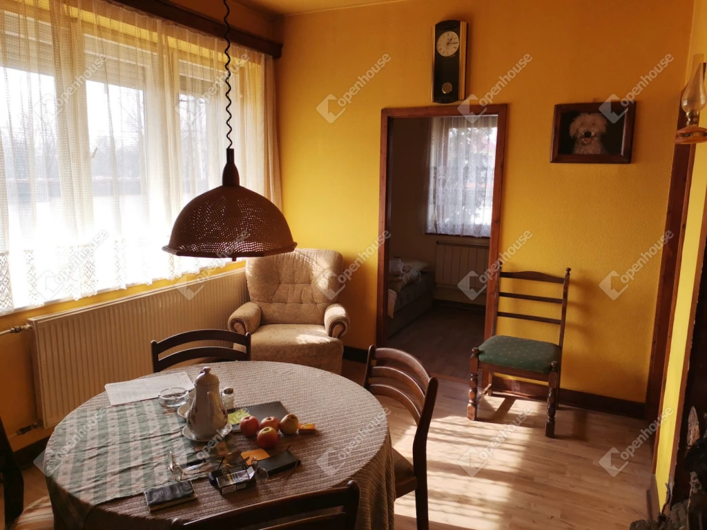 c3-1-name c2-1-name, Komárom, Szőny