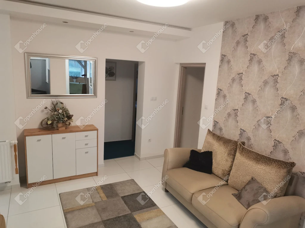 c3-2-name c2-1-name, Komárom, Szőny