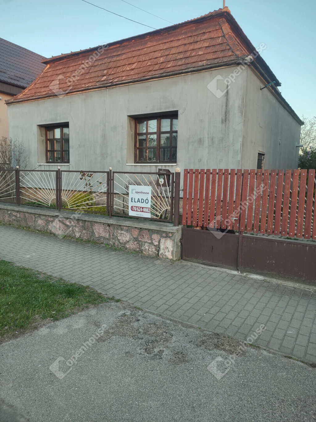 Vértesszőlős egyik legkedveltebb utcájában eladó családi ház!