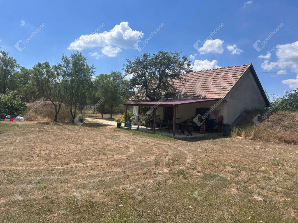 Panorámás birtok a Vértes lábánál, 11 099 nm
