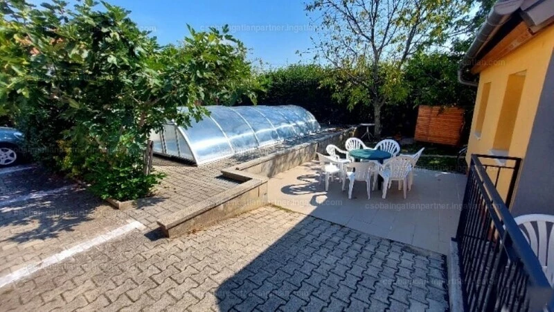 Eladó téglalakás, Balatongyörök