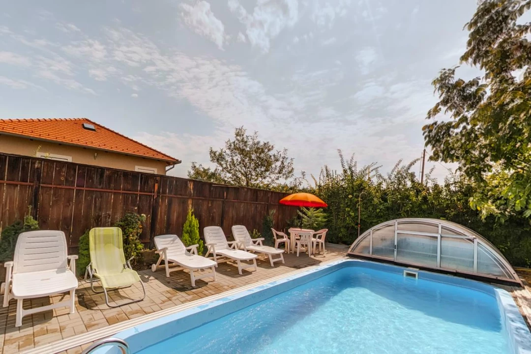 Eladó téglalakás, Balatongyörök