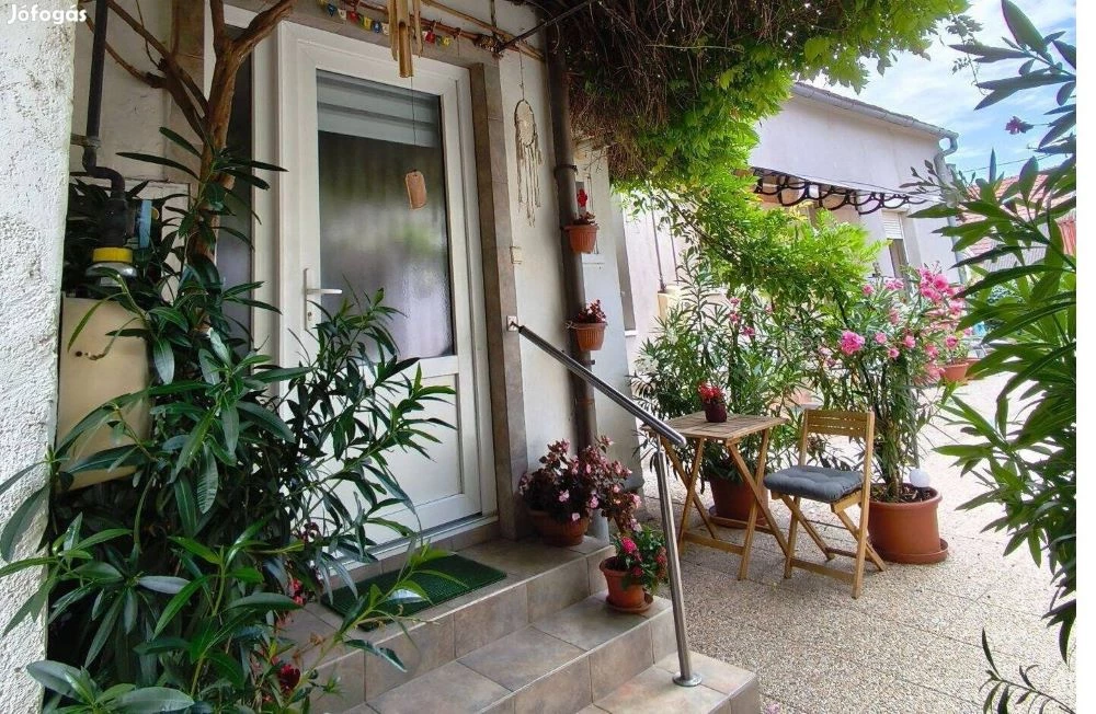 Eladó téglalakás, Keszthely