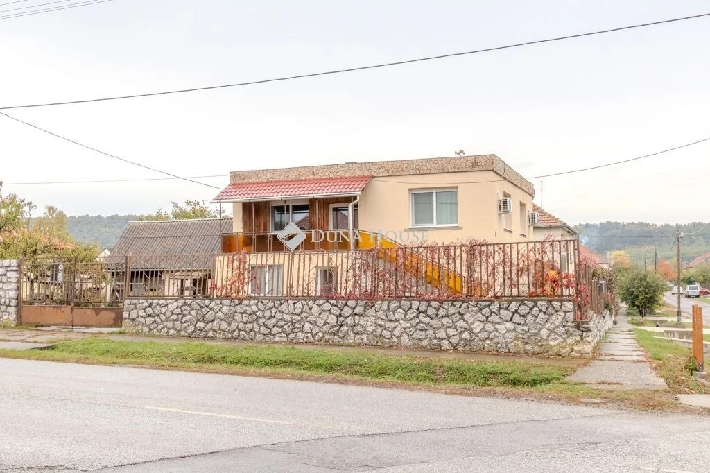 c3-1-name c2-1-name, Cserépfalu