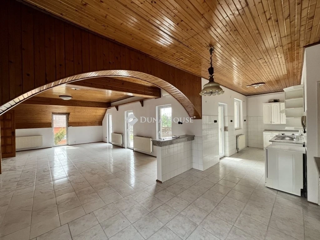 Eladó lakás, Budapest 15. ker.