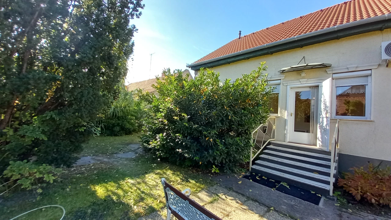 Eladó családi ház, Cegléd