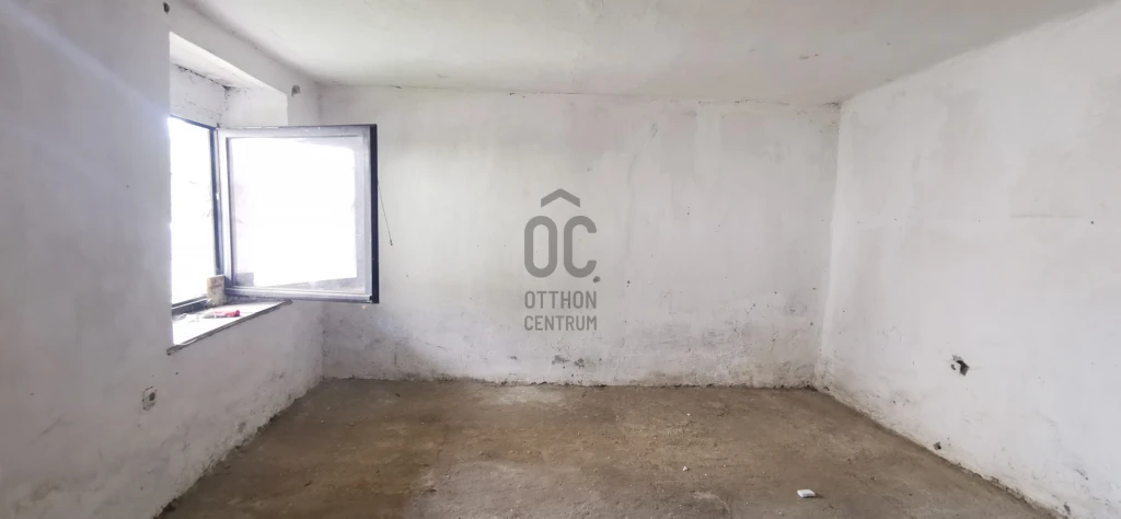 Eladó családi ház, Komárom, Szőny