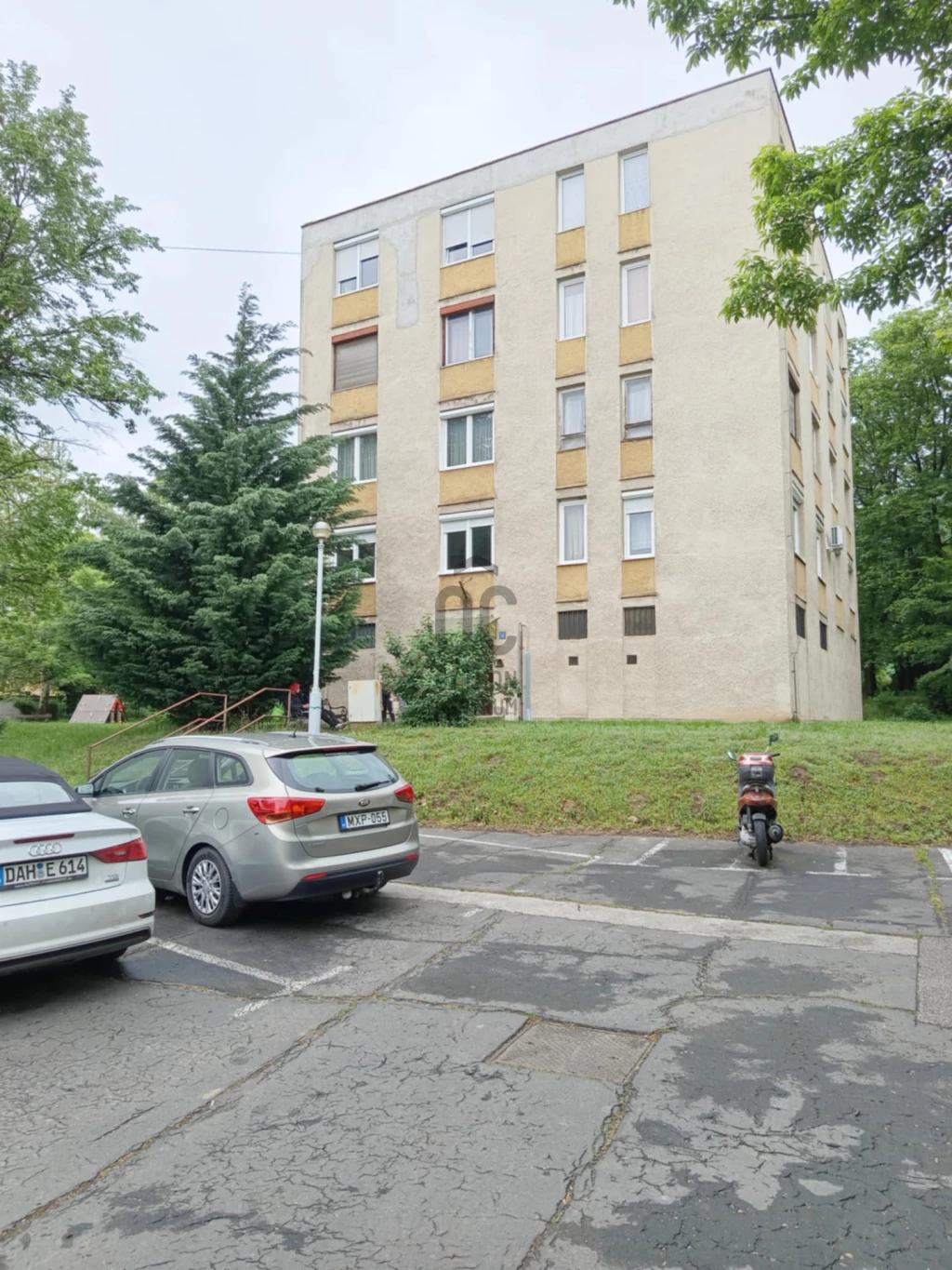 Eladó téglalakás, Tatabánya, Újváros