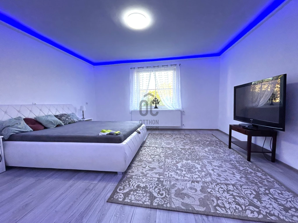 Eladó családi ház, Kocs, Kocs