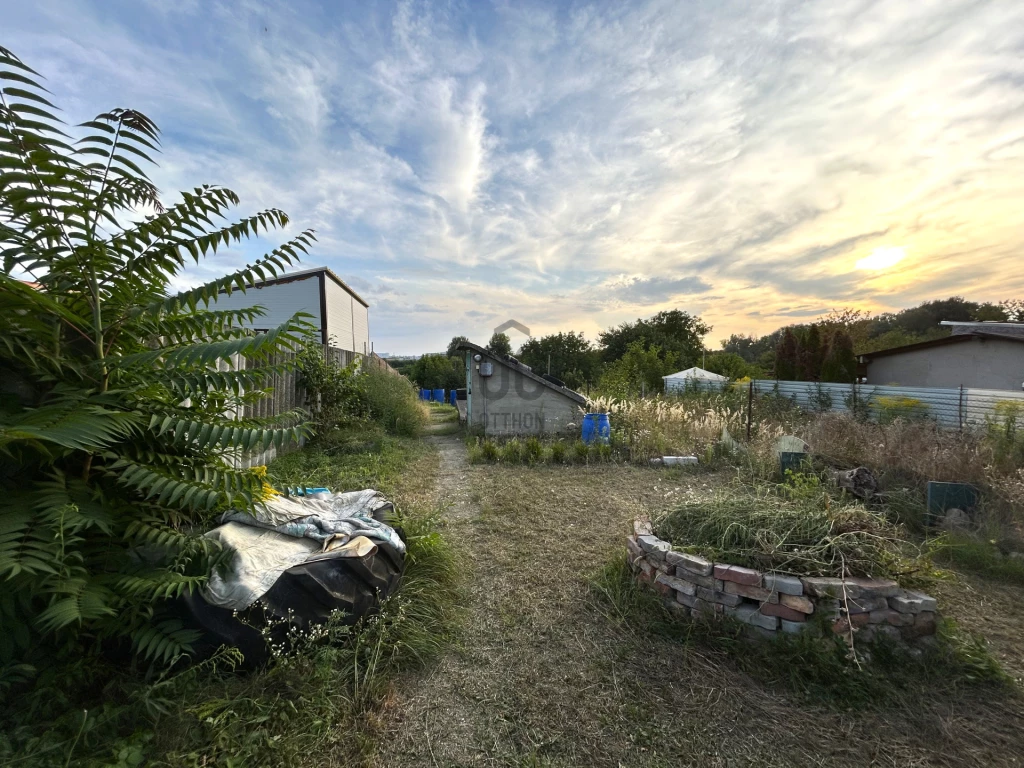 For sale periphery plot, Vértesszőlős, Baromállás dűlő