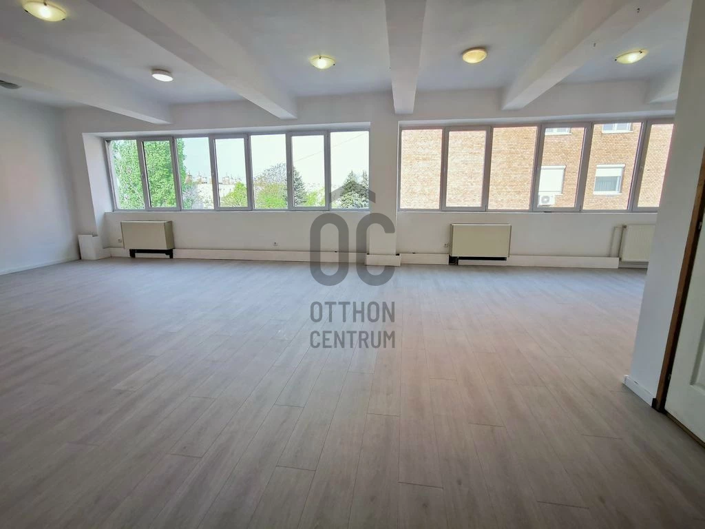 Kiadó üzlet, Tata, Tata