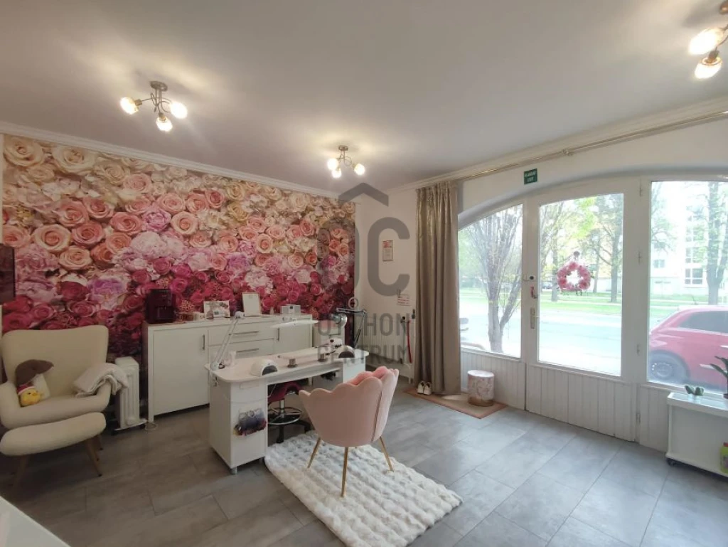 Eladó egyéb kereskedelmi-ipari, Komárom, Komárom város