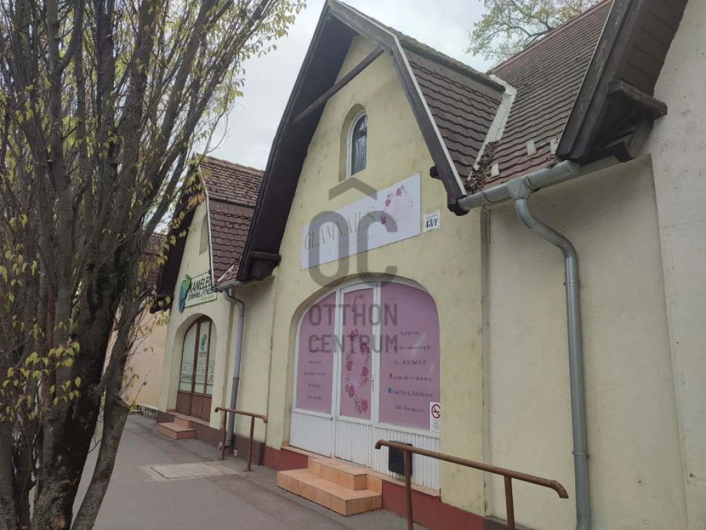 Eladó egyéb kereskedelmi-ipari, Komárom, Komárom város