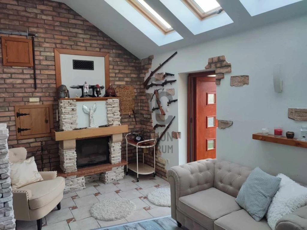 Eladó családi ház, Komárom, Szőny