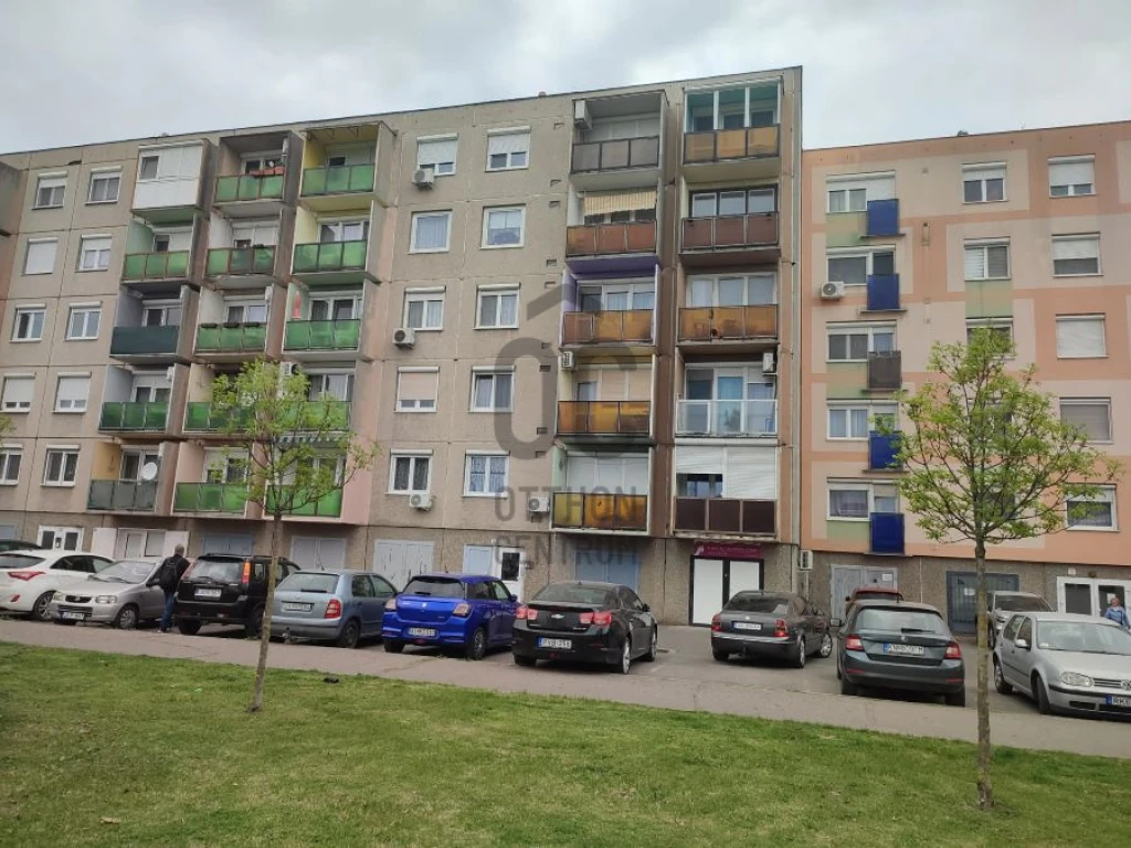 Eladó panellakás, Komárom, Komárom város