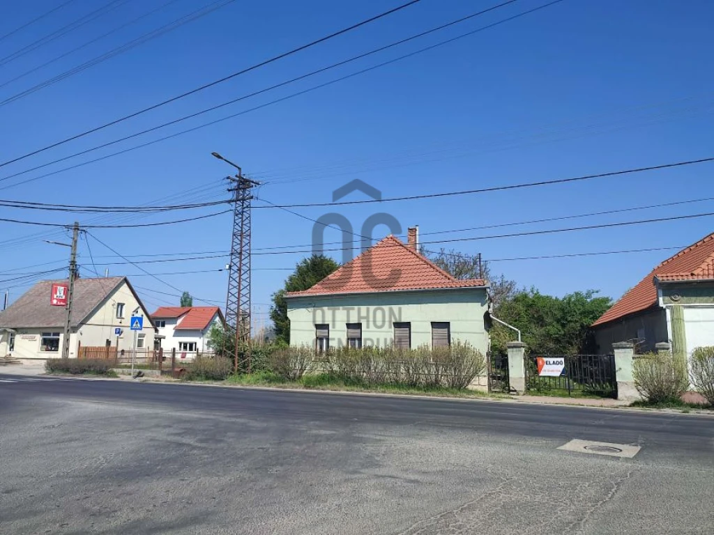 Eladó családi ház, Komárom, Szőny