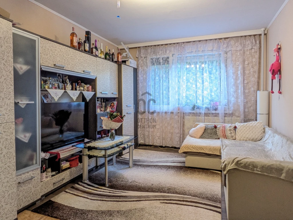Eladó panellakás, Tatabánya, Újváros