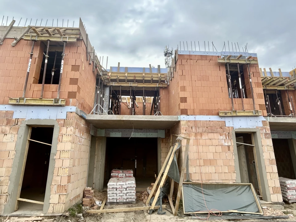 Eladó téglalakás, Győr