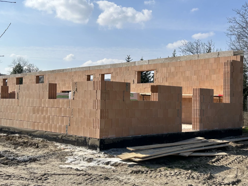 Eladó családi ház, Nyúl