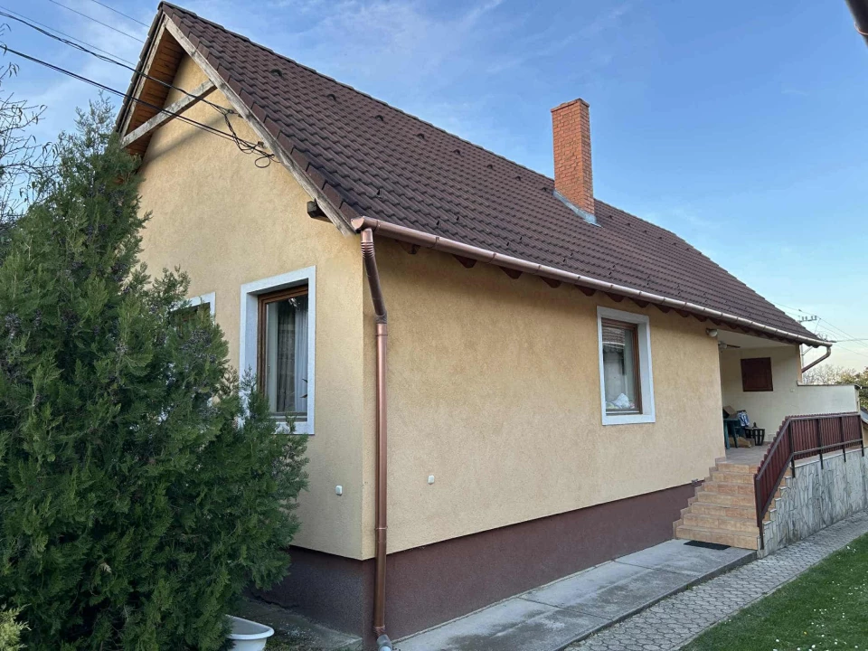 Eladó családi ház, Győrújbarát