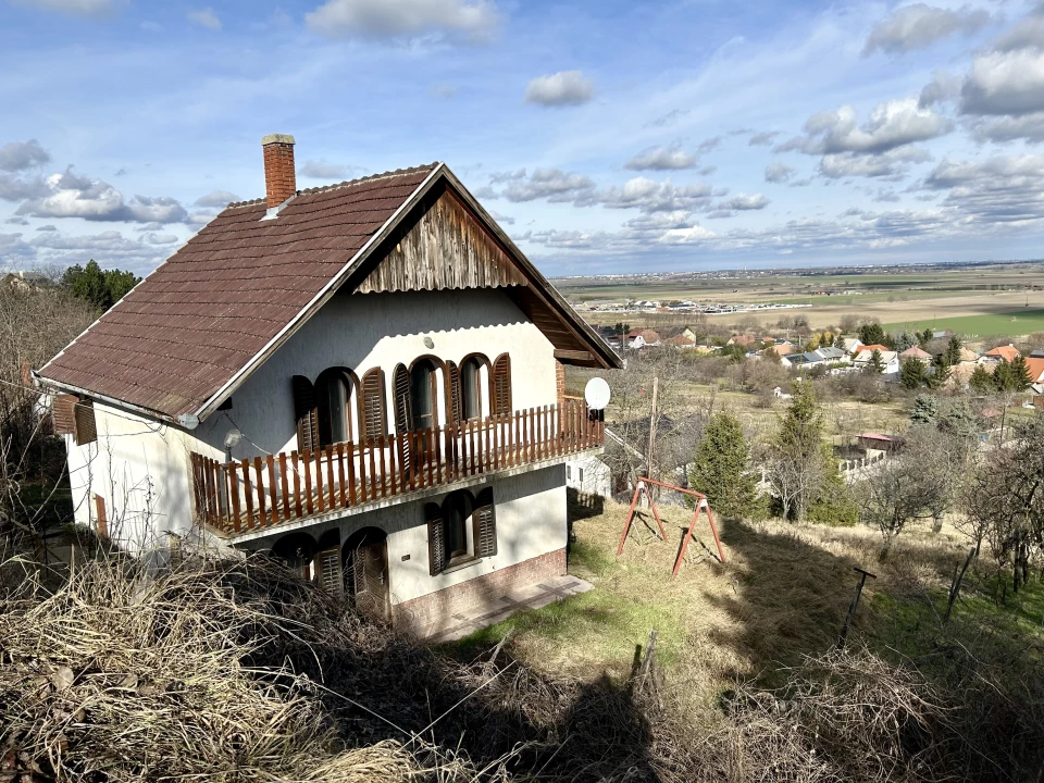 Eladó családi ház, Győrújbarát