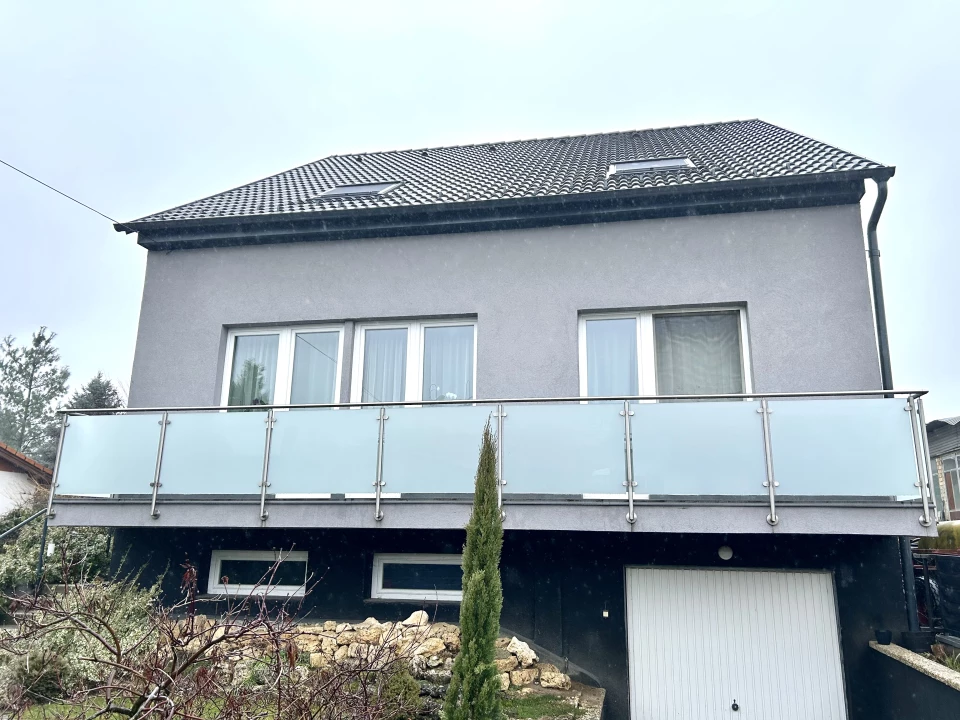 Eladó családi ház, Győrújbarát