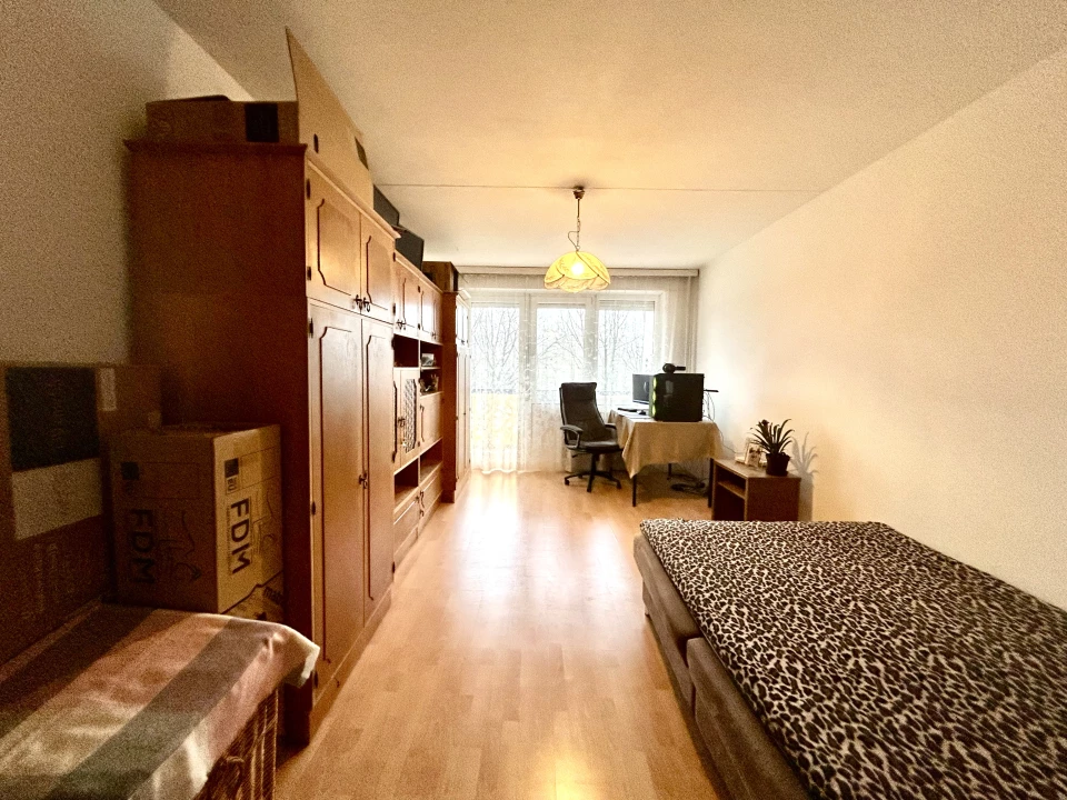 Eladó panellakás, Győr