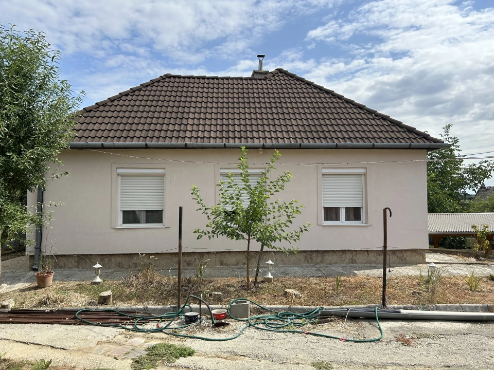 Eladó családi ház, Győrújbarát
