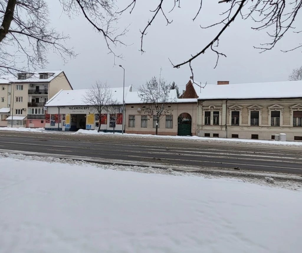 Eladó téglalakás, Miskolc, Vörösmarty út