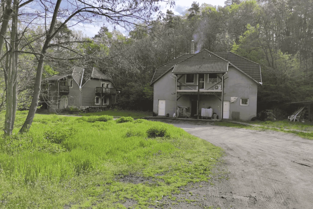 Eladó hatalmas ipari komplexum vakolatgyártó üzemmel és teljes technológiával