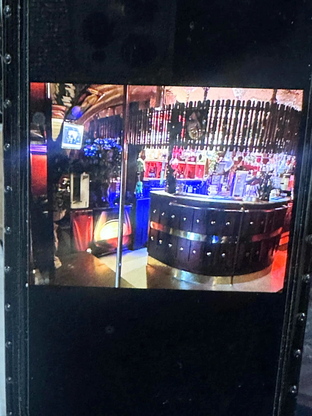 MISKOLC KISAVASON VISSZAVONHATATLAN ENGEDÉLLYEL RENDELKEZŐ SZÓRAKOZÓHELY ELADÓ!